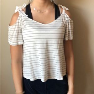 Striped shirt with no shoulders